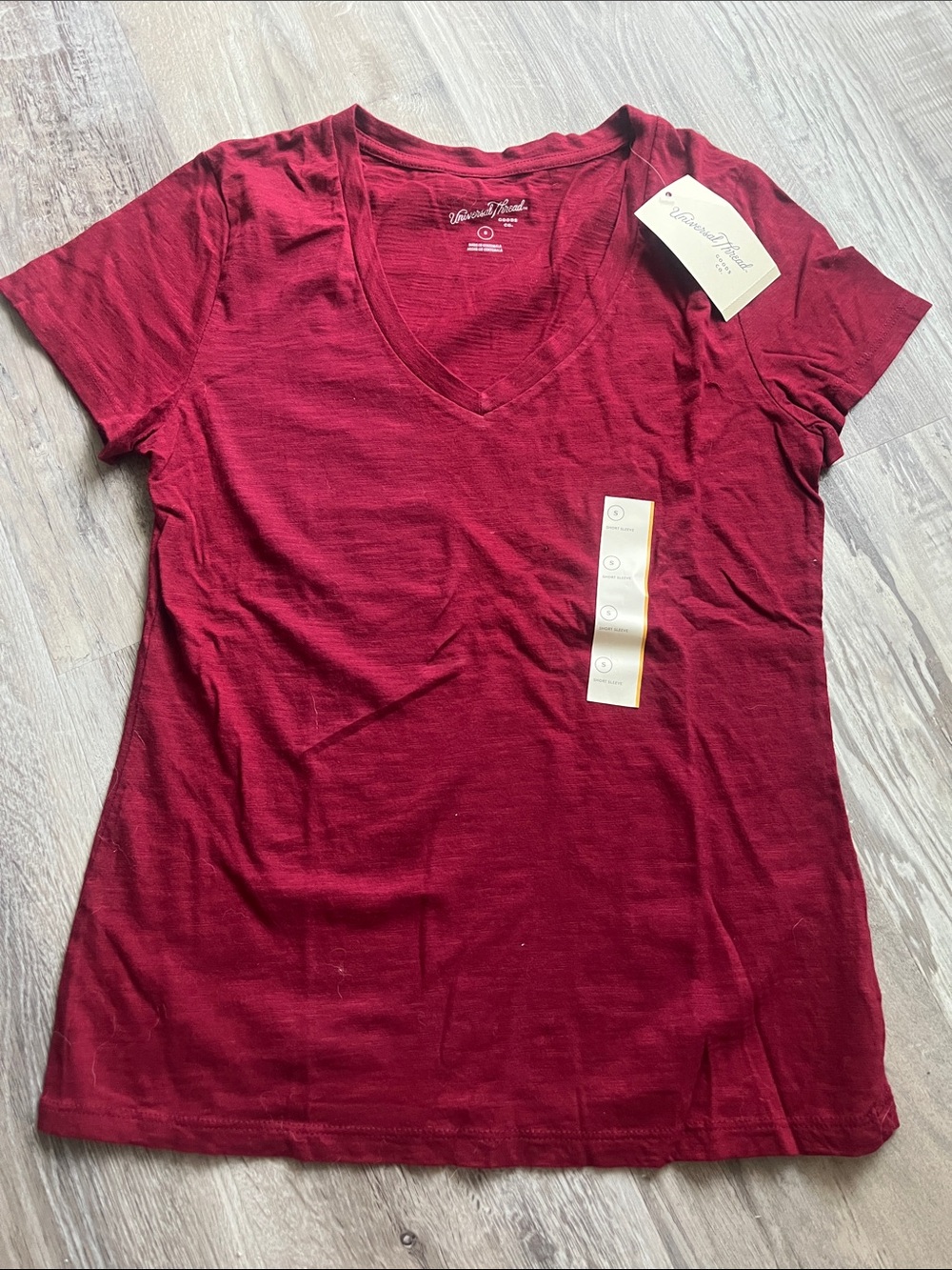 Universal Thread Women's V-Neck Tee - Cherry Red